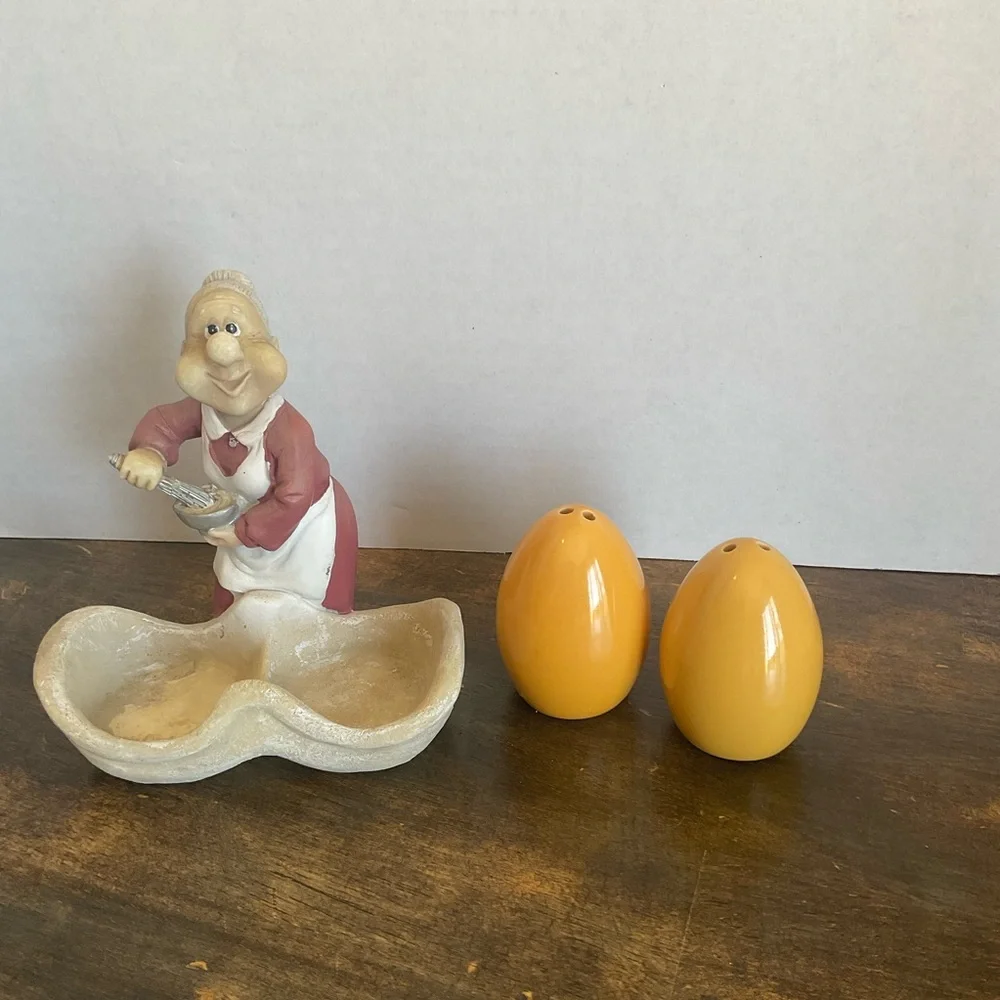 Vintage Grandma Chef Figurine with Egg Salt & Pepper Shakers –Set with Holder